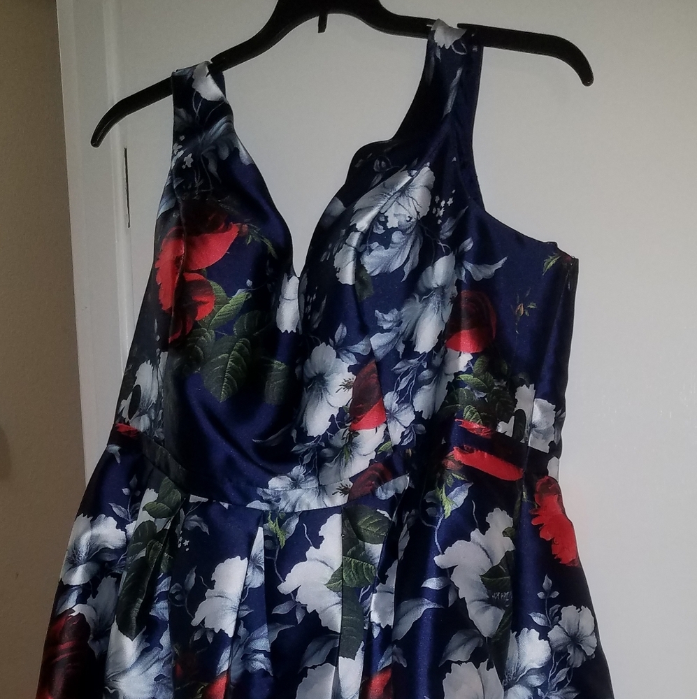 ASOS curve dress - Picture 2 of 2